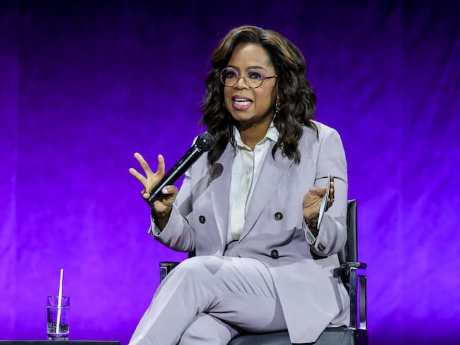 Oprah Winfrey speaks onstage as she promotes the upcoming film «The Color Purple». Ethan Miller/Getty Images