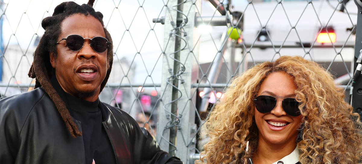 Jay-Z y Beyoncé en la parrilla de las vueltas rápidas de Pirelli antes del Gran Premio de Fórmula 1 de Las Vegas, celebrado en el circuito de Las Vegas Strip el 22 de noviembre de 2025 en Las Vegas, Nevada