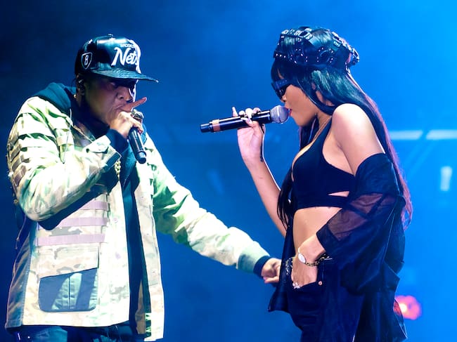 Jay-Z y Rihanna actúan en el escenario durante el BBC Radio 1 Hackney Weekend, celebrado en Hackney Marshes el 23 de junio de 2012 en Hackney, Reino Unido.