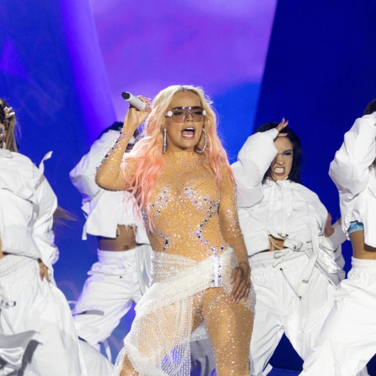 Karol G & Peso Pluma Take ‘QLONA’ to No. 1 on Lista LOS40 USA