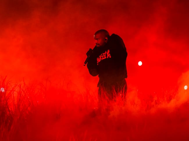 Kanye West actúa en la Vultures Listening Experience en China en 2024. Luo Yunfei/China News Service/VCG via Getty Images