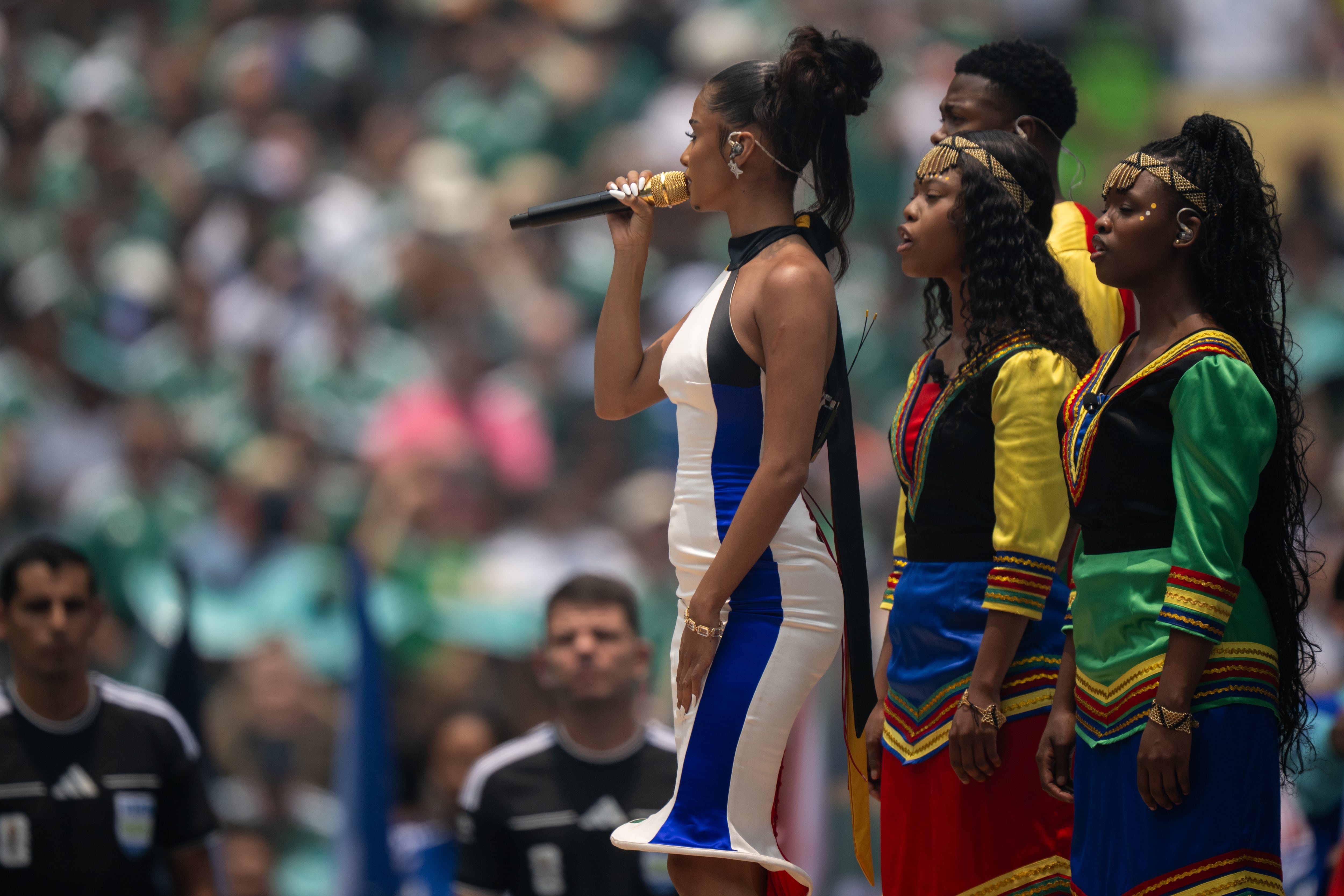 Tyla, cantante y compositora sudafricana, interpretó el himno nacional de Sudáfrica durante el partido del Grupo A de la Copa Mundial de la FIFA 2026 entre México y Sudáfrica, celebrado en el Estadio de la Ciudad de México el 11 de junio de 2026 en la Ciudad de México, México.