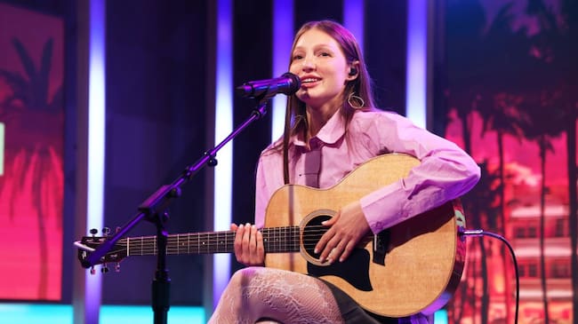 Yami Safdie visita SiriusXM Miami en los SiriusXM Studios el 21 de febrero de 2025 en Miami Beach, Florida. Romain Maurice/Getty Images