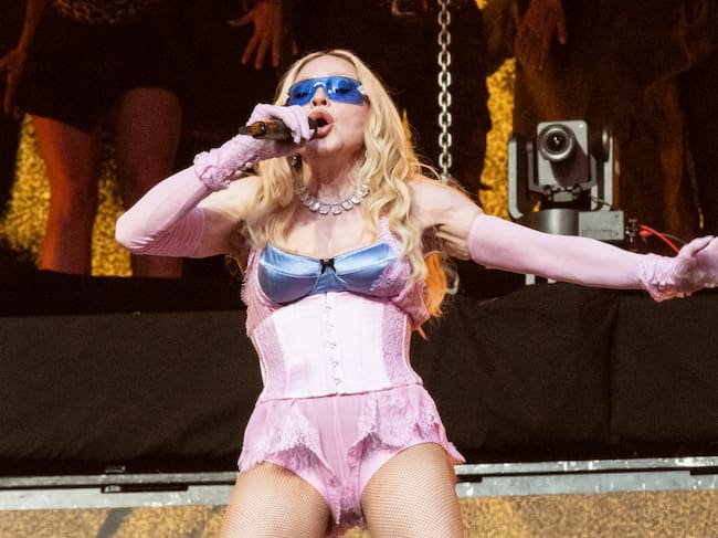 Madonna actúa durante un concierto sorpresa en Times Square el 4 de junio de 2026 en la ciudad de Nueva York.