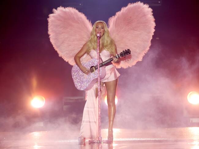 Megan Moroney desfila en la pasarela del desfile de Victoria's Secret 2026 el 18 de octubre de 2026 en Los Ángeles, California.