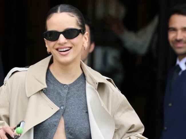 Rosalía greets fans as she leave The Ritz Hotel during the Womenswear Spring/Summer 2025 as part of Paris Fashion Week on September 26, 2024 in Paris, France. Neil Mockford/GC Images