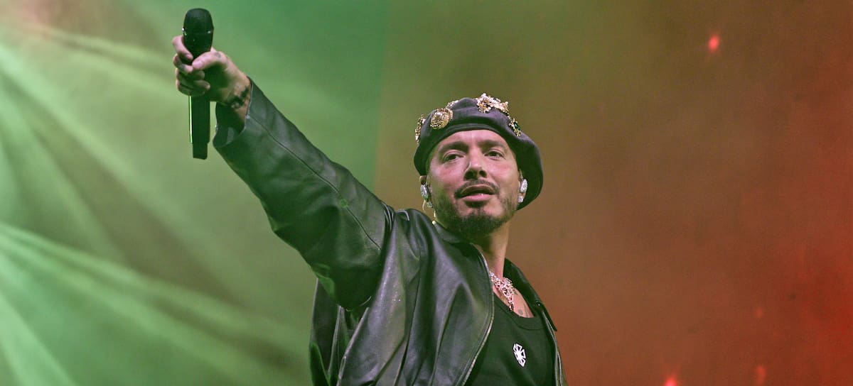 J Balvin, headliner del Sueños Festival, actúa durante un concierto en el Palacio de Los Deportes el 14 de mayo de 2026 en Ciudad de México