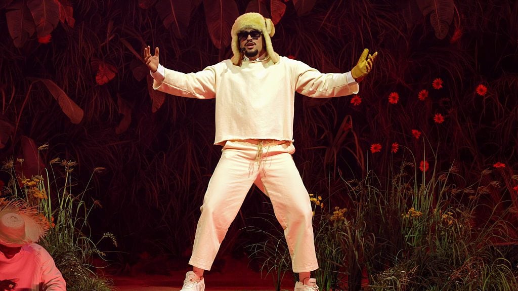 Bad Bunny se presenta en el escenario durante la primera noche de su residencia «No Me Quiero Ir De Aquí» en el Coliseo de Puerto Rico José Miguel Agrelot, el 11 de julio de 2025 en San Juan, Puerto Rico. (Foto de Kevin Mazur/Getty Images)