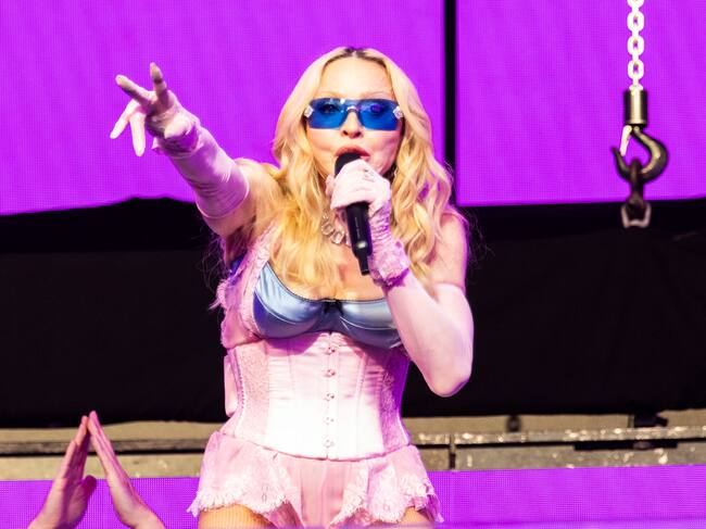 Madonna actúa durante un concierto sorpresa en Times Square el 4 de junio de 2026 en la ciudad de Nueva York.