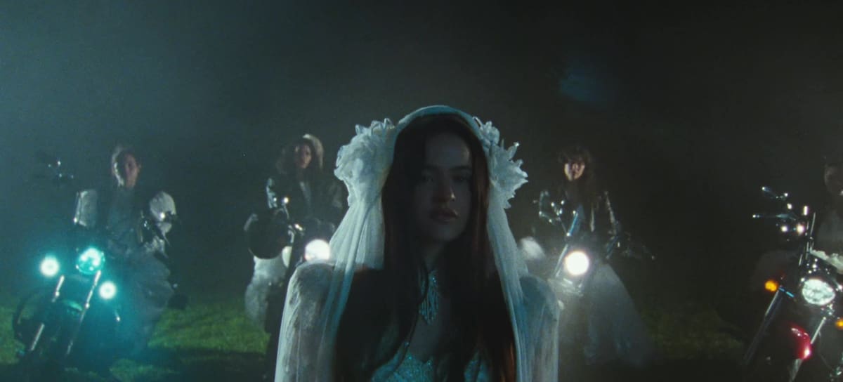 Rosalía en el videoclip de Focu' Ranni, lanzado el 17 de abril de 2026 / YouTube