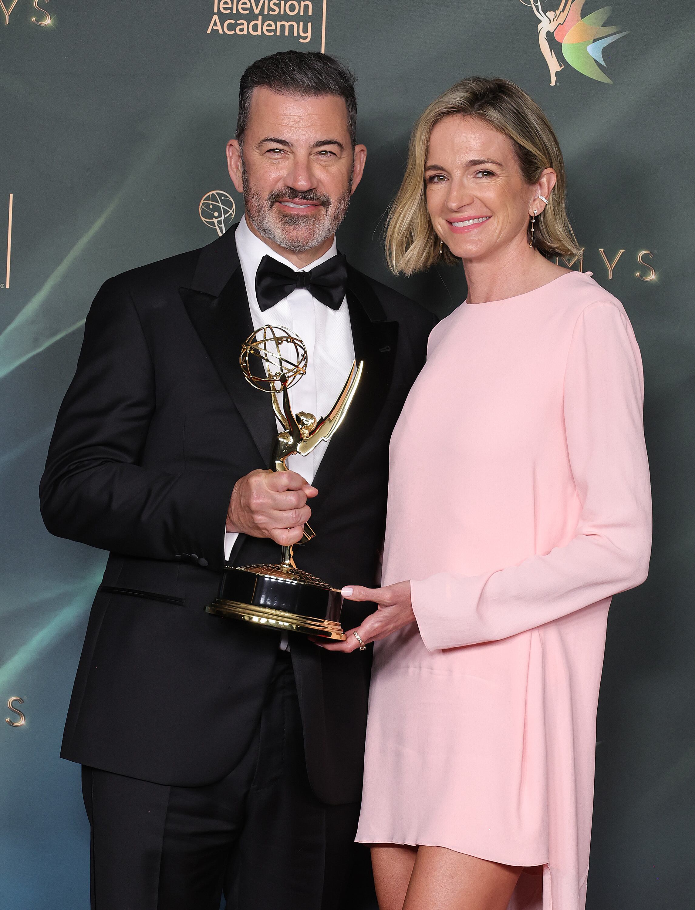 Molly McNearney y Jimmy Kimmel en los Emmys 2026
