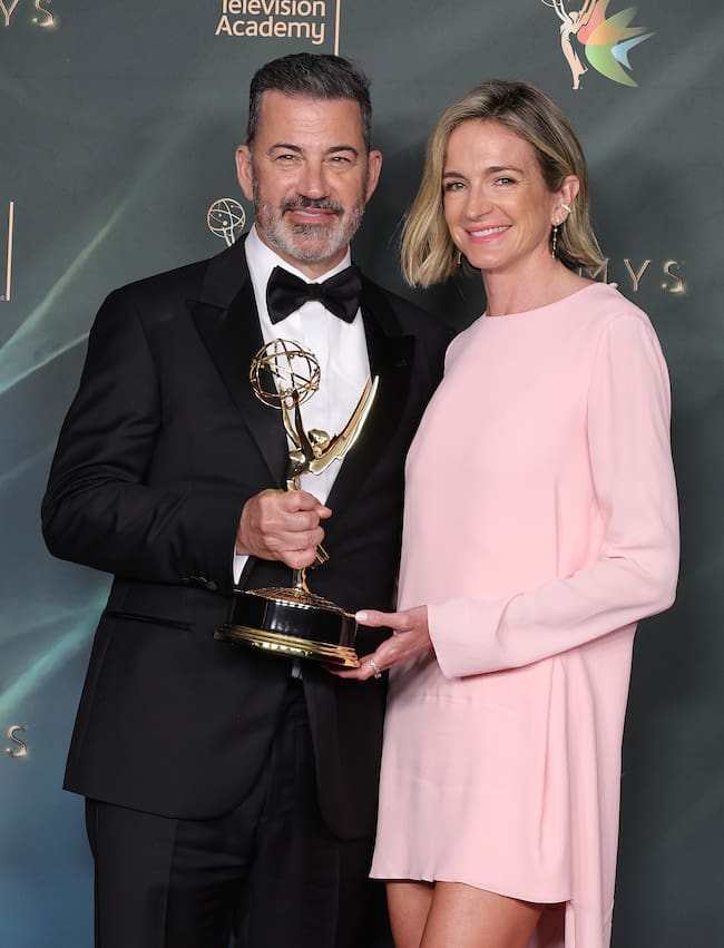 Molly McNearney y Jimmy Kimmel en los Emmys 2026