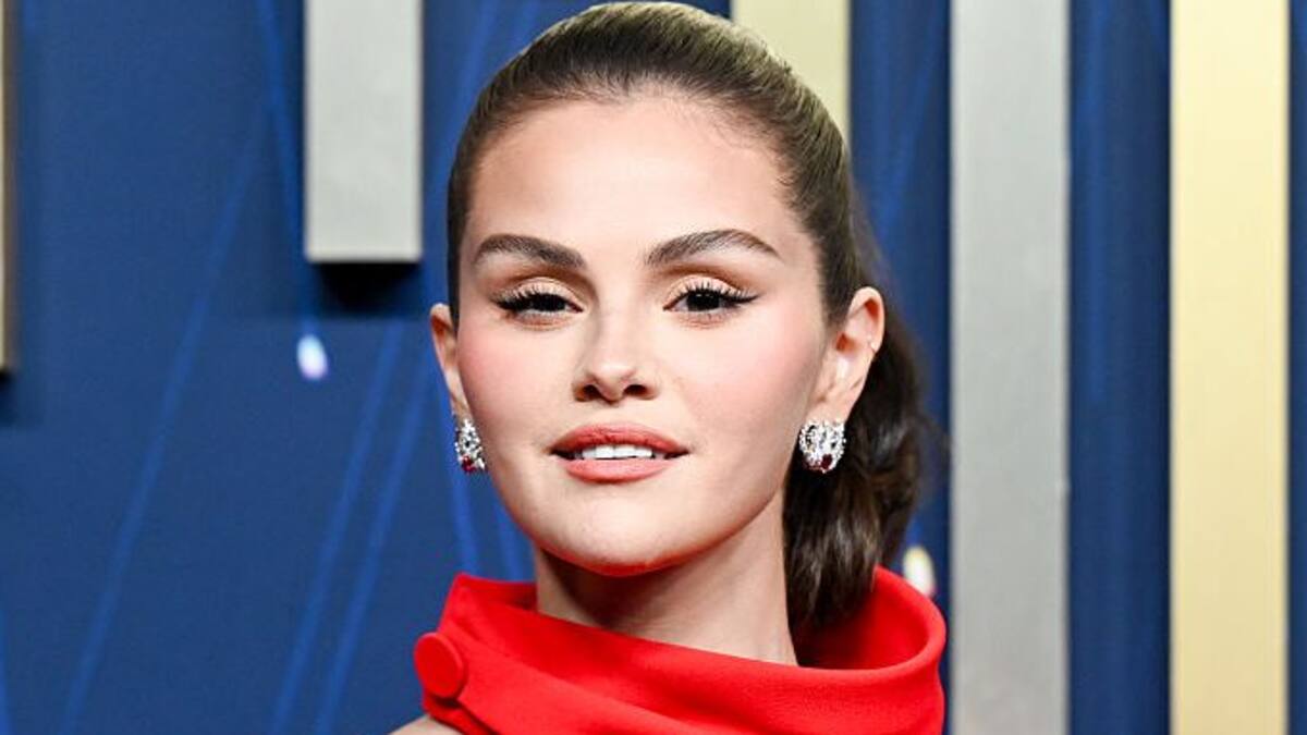 “Esto no debería ser normal”: Grimes defiende a Selena Gomez del body shaming