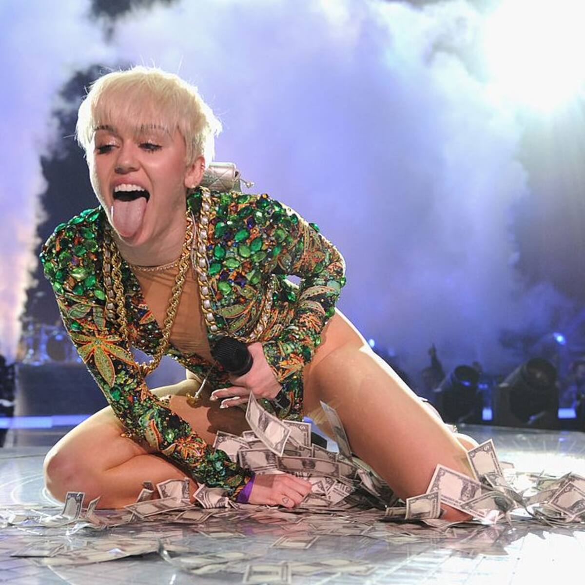 Miley Cyrus ‘Bangerz Tour’ Confessions: «I Didn’t Earn a Dime»