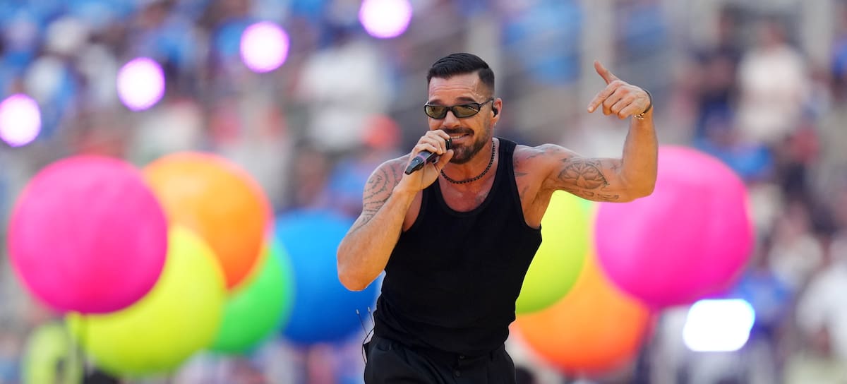 Ricky Martin actúa en el CC Men's T20 World Cup India & Sri Lanka 2026 el 8 de marzo de 2026 en Ahmedabad, la India. MB Media/Getty Images