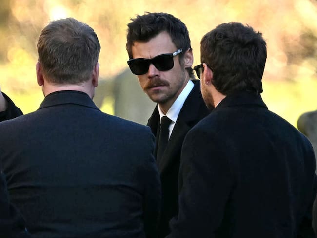 Former One Direction band members Harry Styles (C) and Niall Horan leave after attending the funeral service of the late One Direction singer Liam Payne, at a St Mary’s church in Amersham, west of London on November 20, 2024. The funeral of former One Direction singer Liam Payne who died last month after falling from his Buenos Aires hotel room was held on Wednesday. JUSTIN TALLIS / AFP