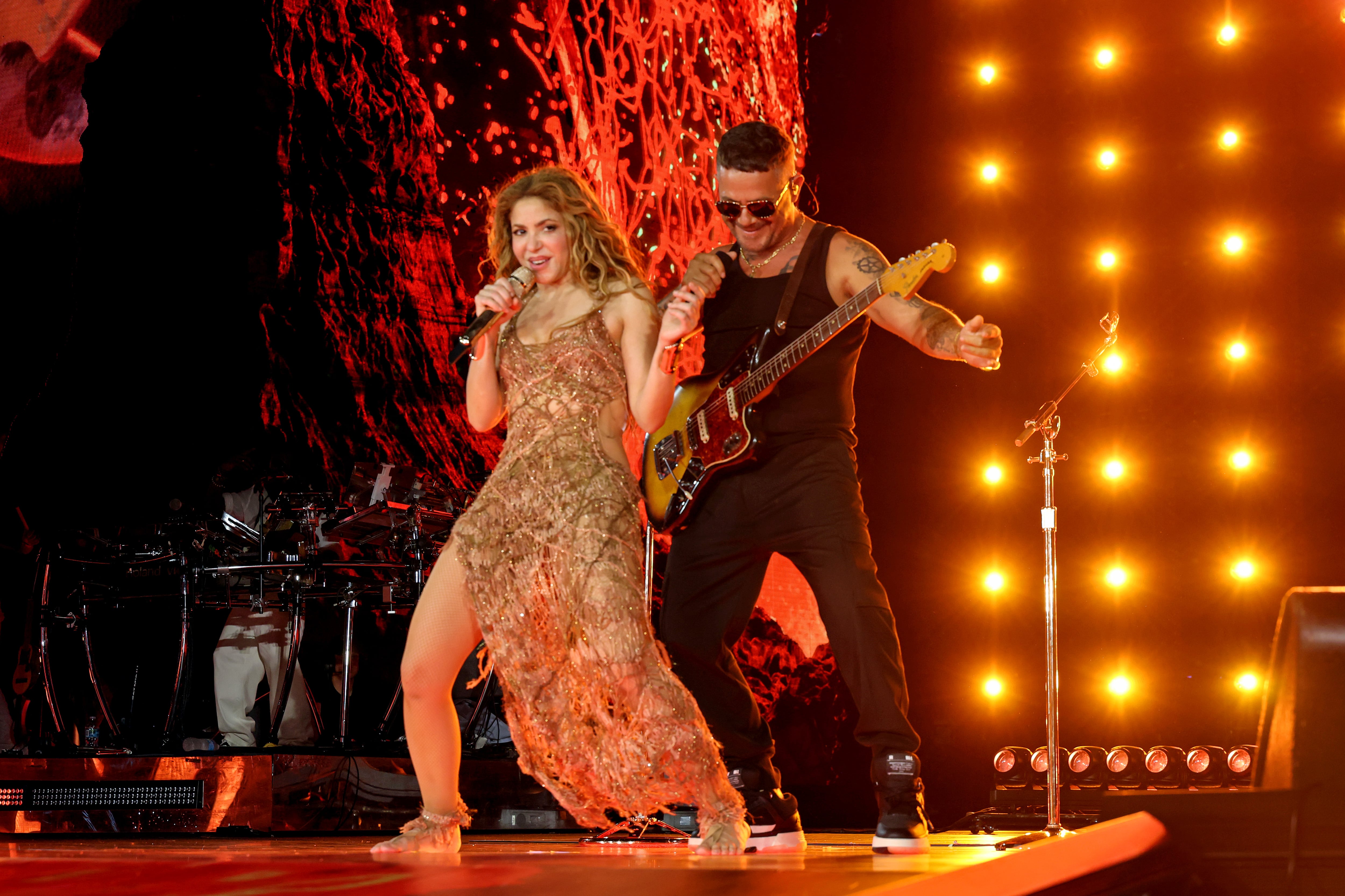 Shakira y Alejandro Sanz, comparten escenario en Miami con 'Las Mujeres Ya No Lloran World Tour'.