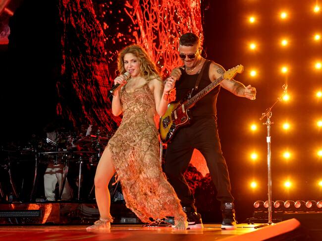 Shakira y Alejandro Sanz, comparten escenario en Miami con 'Las Mujeres Ya No Lloran World Tour'.