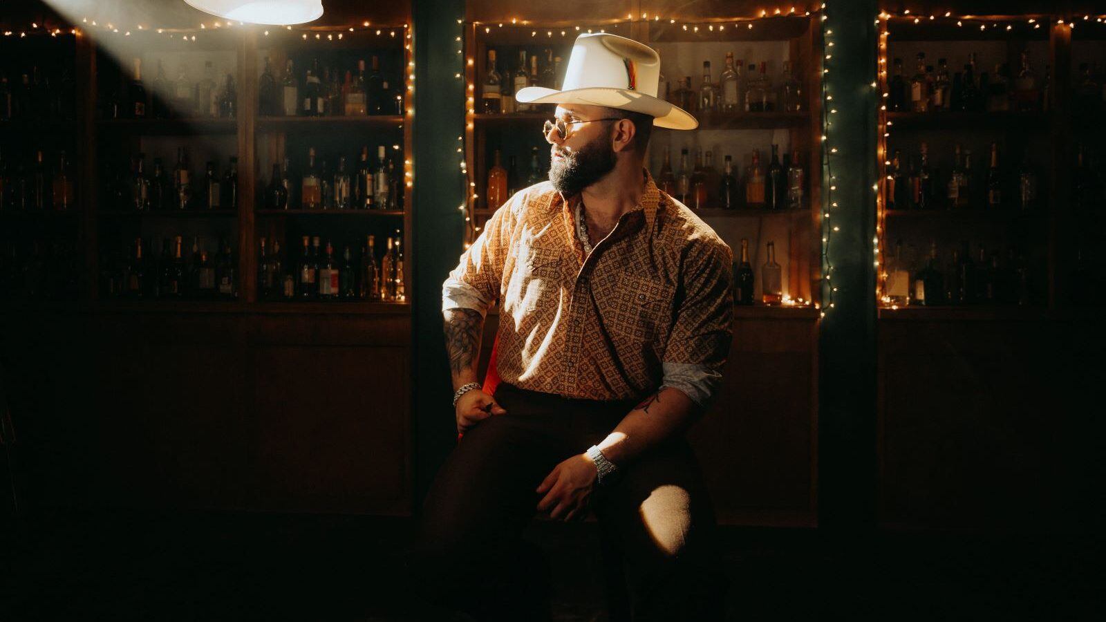 Carín León in ‘La Primera Cita’ Music Video / Courtesy of the artist