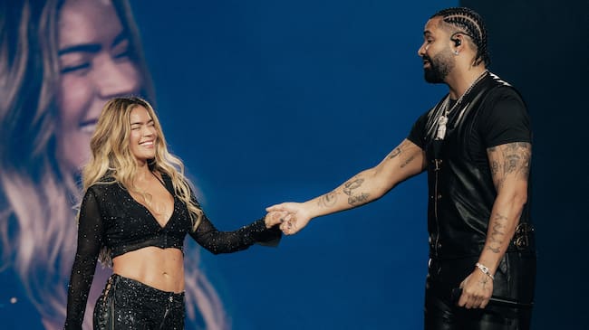 Karol G y Drake durante el show de la artista en Houston, el 27 de septiembre de 2026