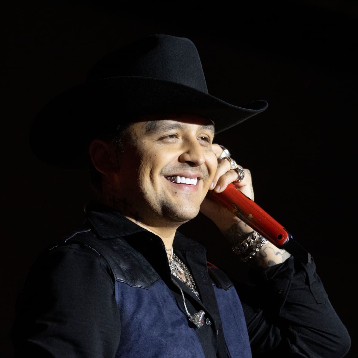 ¿Qué está pasando con la última canción de Christian Nodal, 'Un Vals'? La polémica explicada