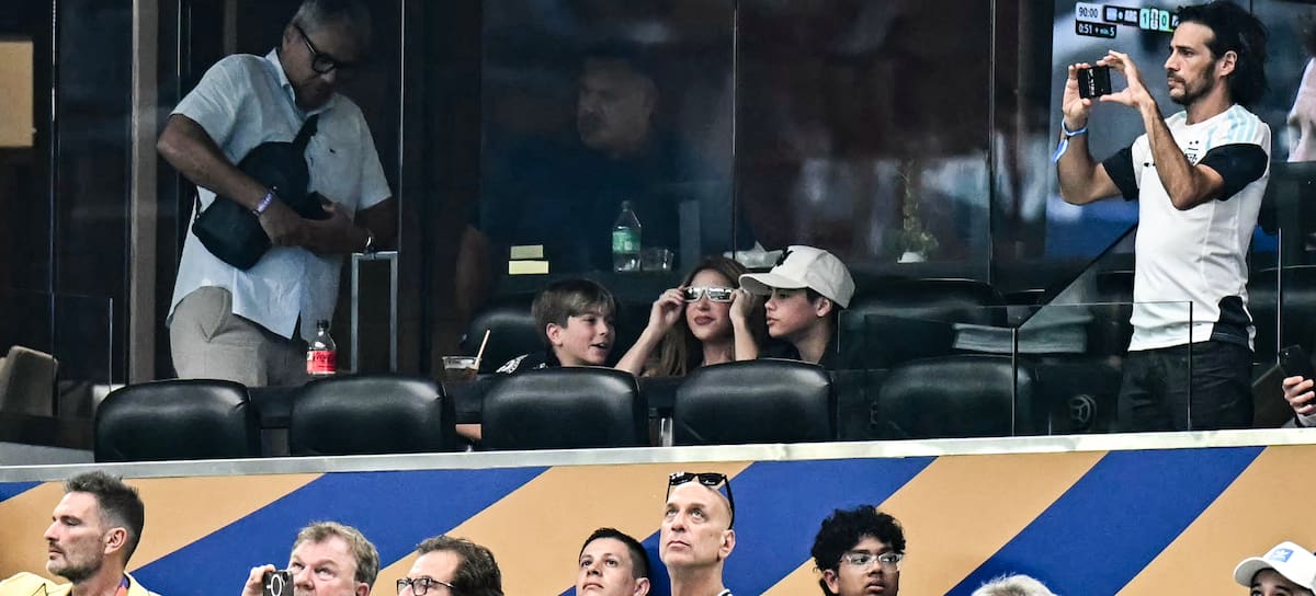 La cantante colombiana Shakira asiste al partido de fútbol del Grupo J del Mundial de 2026 entre Argentina y Austria, celebrado en el Dallas Stadium de Arlington el 22 de junio de 2026.