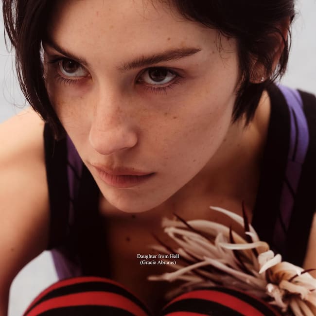 Portada del nuevo disco de Gracie Abrams, Daughter from Hell