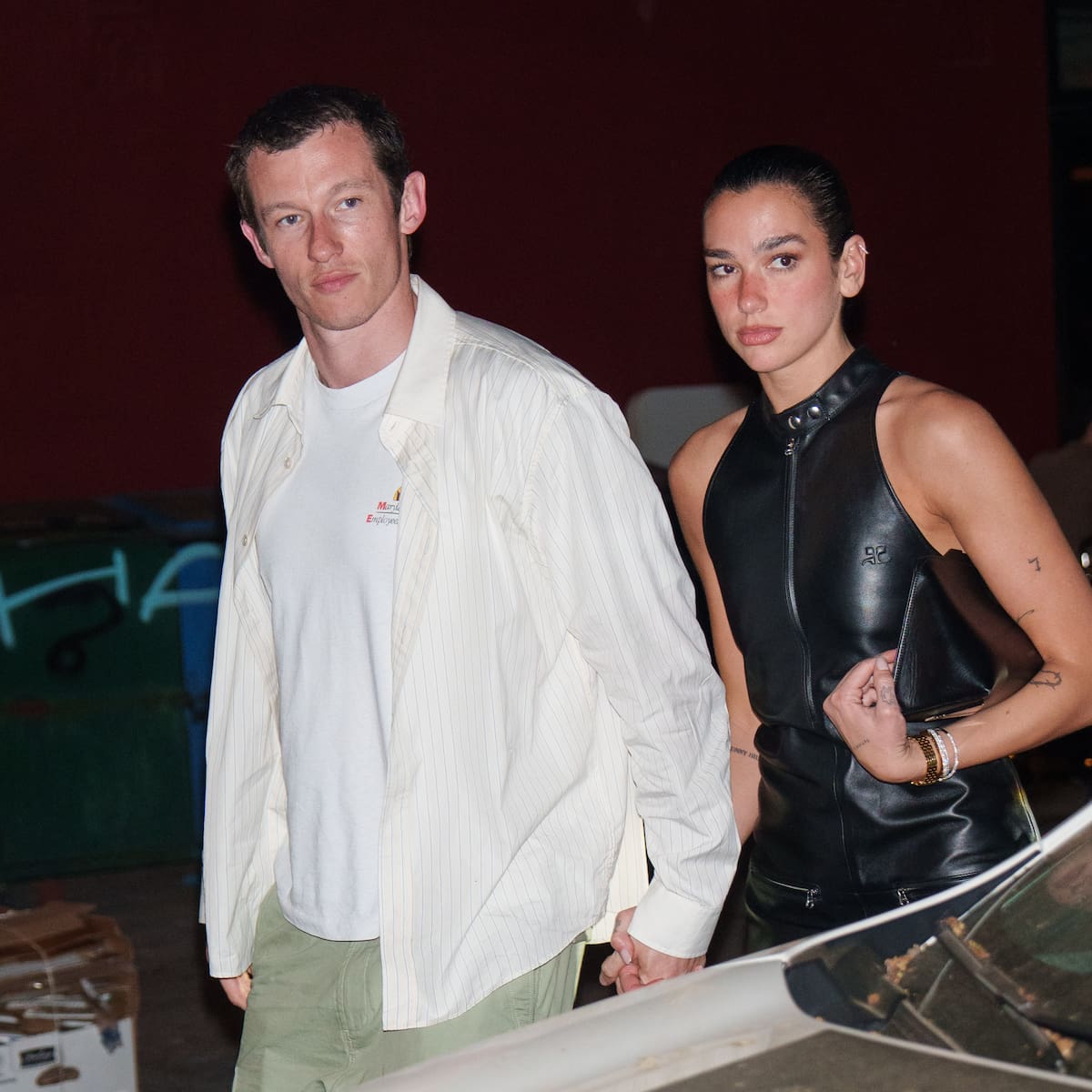 Qué pasó entre Dua Lipa, Callum Turner y los paparazzi en París