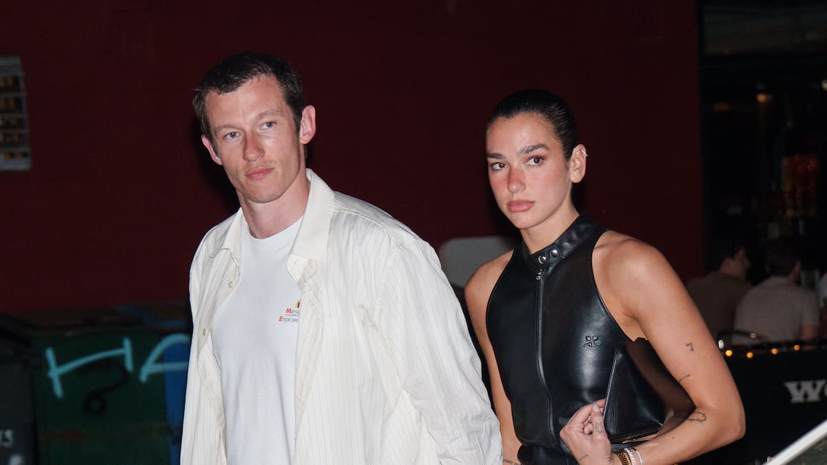 Qué pasó entre Dua Lipa, Callum Turner y los paparazzi en París