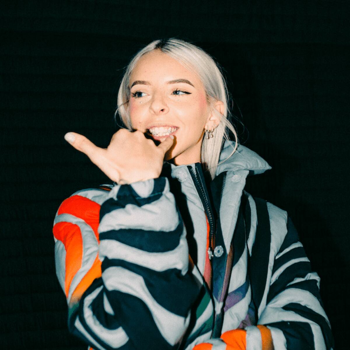 Did Young Miko Tease a New Song?: «Ella Sabe Que Estoy Esperándola-la-la»