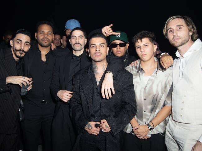 Rauw Alejandro con Mykee Espino en la fiesta posterior a la entrega de los Premios GRAMMY Latinos, organizada por Sony Latin, el 15 de noviembre de 2024 en Miami, Florida