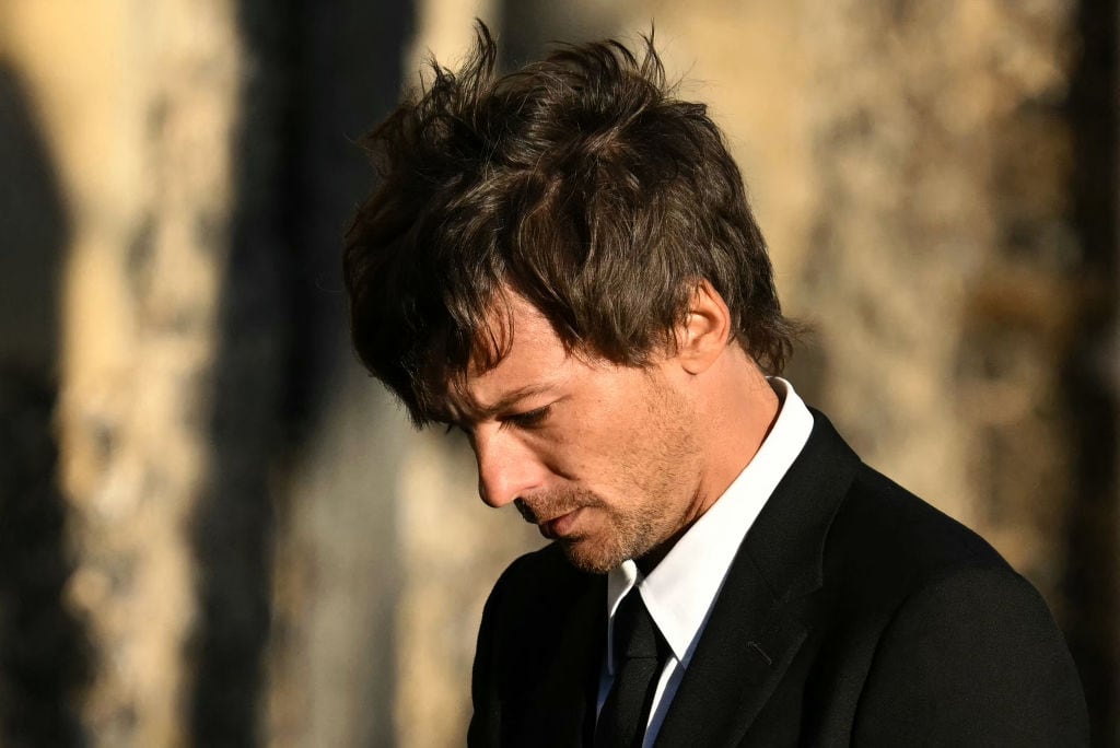 Louis Tomlinson leaves after attending the funeral service of the late One Direction singer Liam Payne. At St Mary’s church in Amersham, west of London on November 20, 2024. (JUSTIN TALLIS/Getty Images)