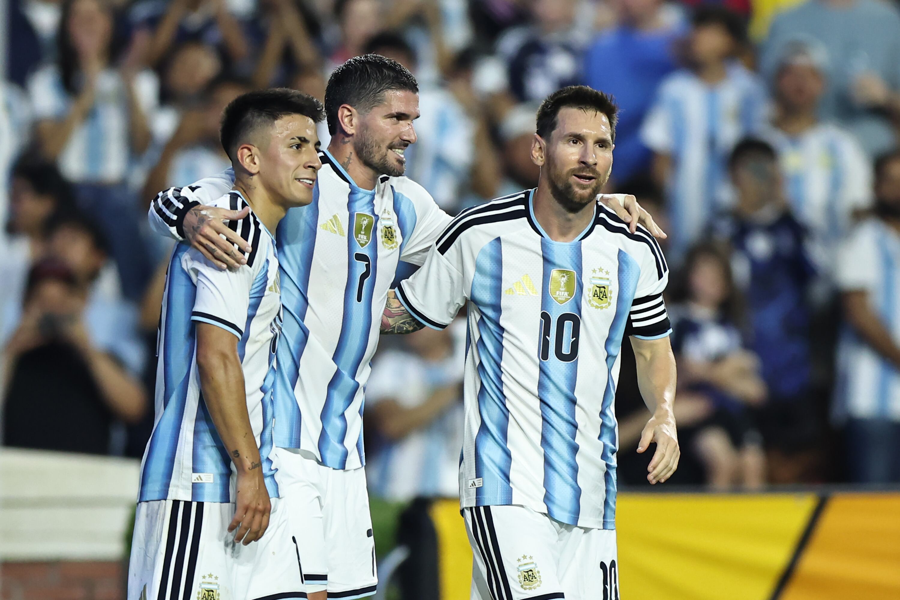 Thiago Almada, Lionel Messi y Rodrigo De Paul con la Selección Argentina en el Mundial 2026