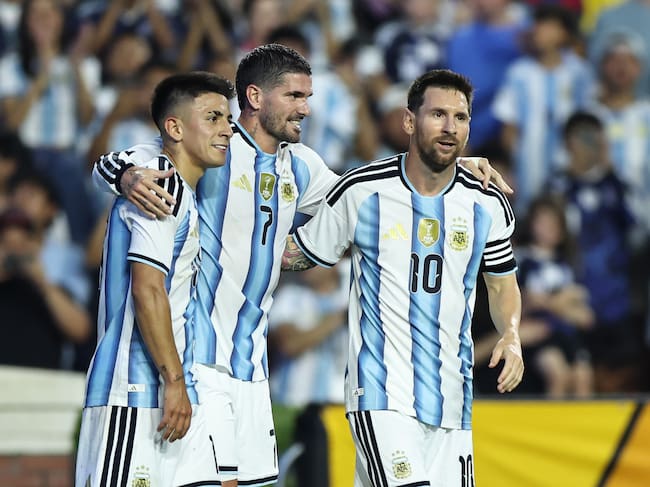 Thiago Almada, Lionel Messi y Rodrigo De Paul con la Selección Argentina en el Mundial 2026