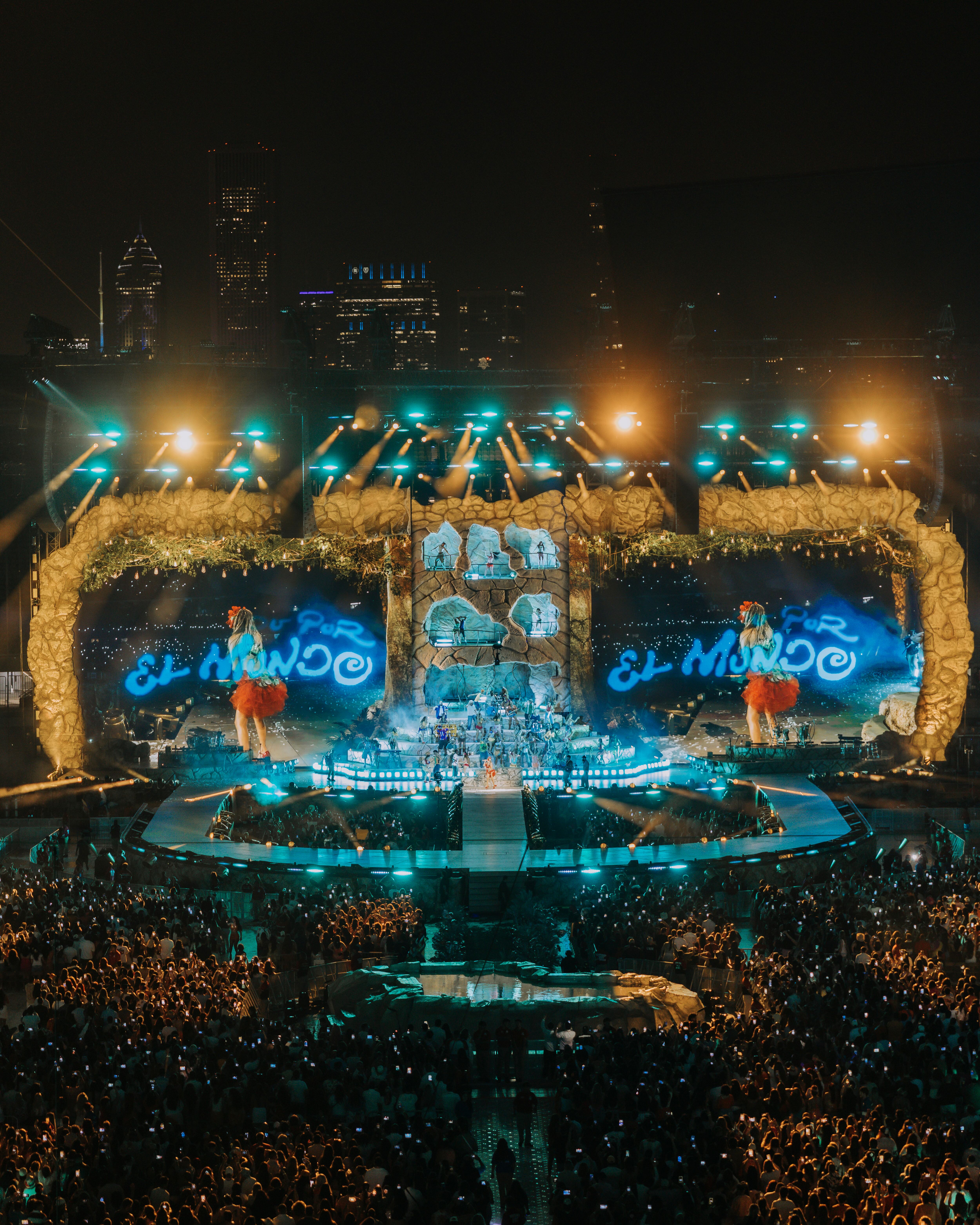 Karol G durante las primeras fechas de su Tropicoqueta Tour (julio de 2026) en el Soldier Field de Chicago, Estados Unidos