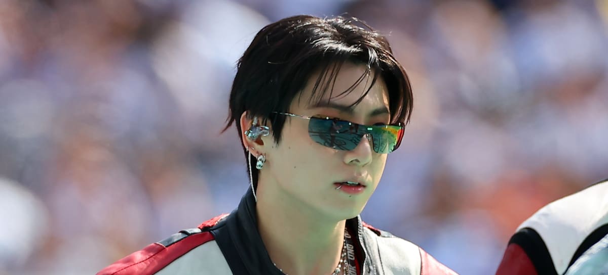 Jungkook, miembro del grupo musical surcoreano BTS, actúa durante el espectáculo del descanso de la final de la 26.ª Copa del Mundo de la FIFA entre España y Argentina, celebrada el 19 de julio de 2026 en el Estadio de Nueva York/Nueva Jersey, en East Rutherford, Nueva Jersey.
