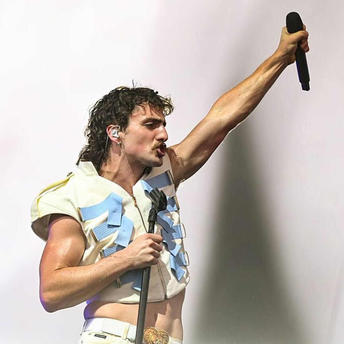 Benson Boone Rocks Coachella 2025 with Bohemian Rhapsody Tribute