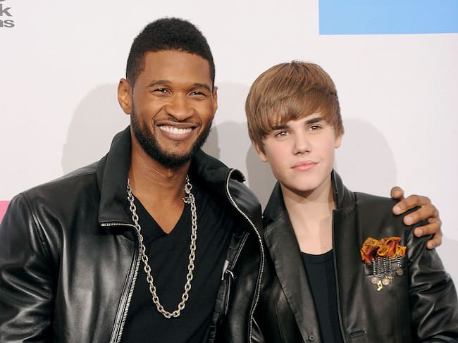 Usher, winner of Soul/R&B Favorite Album Award and Soul/R&B Favorite Male Artist Award with Justin Bieber, winner of T-Mobile Breakthrough Artist Award, Pop/Rock Favorite Male Artist Award and Artist Of The Year Award, pose in the press room during the 2010 American Music Awards held at Nokia Theatre L.A. Live on November 21, 2010 in Los Angeles, California. Jason Merritt/Getty Images for DCP