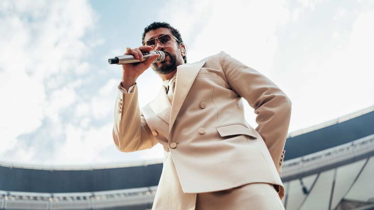 Bad Bunny se convierte en el primer artista latino en recaudar más de mil millones de dólares con su gira Debí Tirar Más Fotos