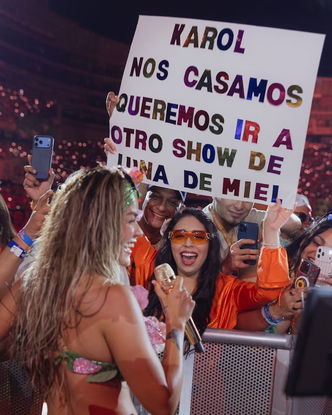 Karol G durante las primeras fechas de su Tropicoqueta Tour (julio de 2026) en el Soldier Field de Chicago, Estados Unidos