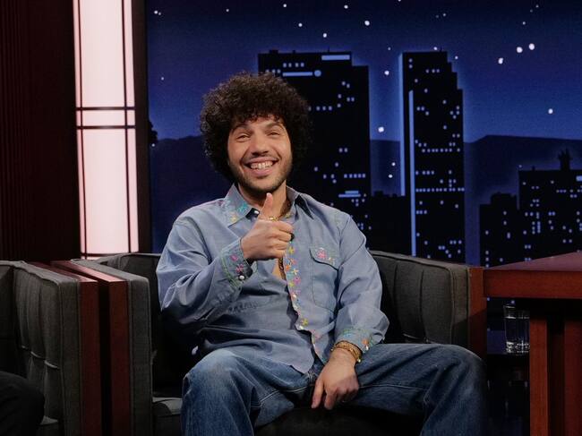 Benny Blanco con Lil Dicky en 'Jimmy Kimmel Live!' presentando su podcast 'Friends Keep Secrets', febrero de 2026.