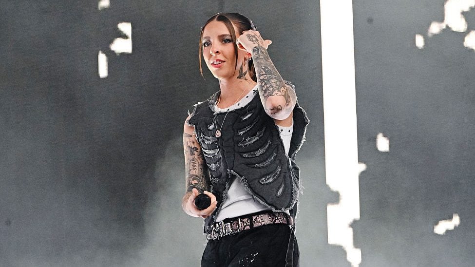 Young Miko se presenta durante el Festival de Música Governor’s Ball 2025 en el Parque Flushing Meadows Corona el 7 de junio de 2025 en la ciudad de Nueva York. (Astrida Valigorsky/Getty Images)