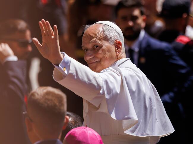 El papa León XIV llega a la abadía de Santa María de Montserrat el 10 de junio de 2026 en Montserrat, España. El papa León XIV está realizando un viaje apostólico a España del 6 al 12 de junio, lo que supone la primera visita papal al país desde la de Benedicto XVI en 2011. Durante el viaje, el papa León XIV visitará Madrid, Barcelona y las islas Canarias, concretamente Gran Canaria y Tenerife.