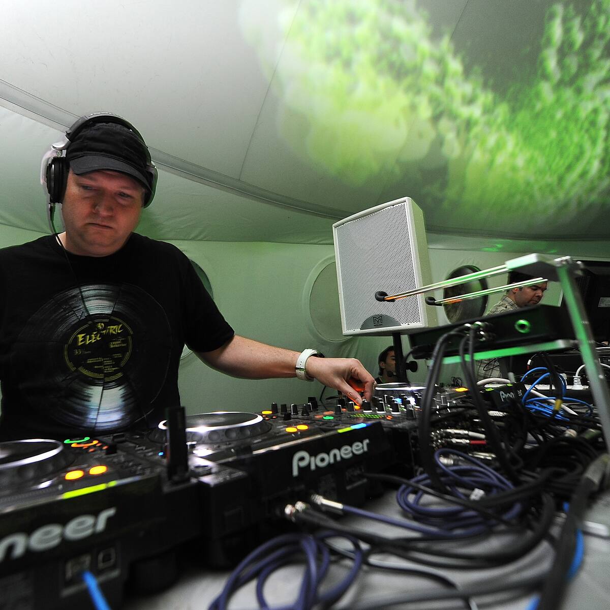 Quién era DJ Dan y qué le ha ocurrido: el icónico pionero de la Costa Oeste muere a los 57 años