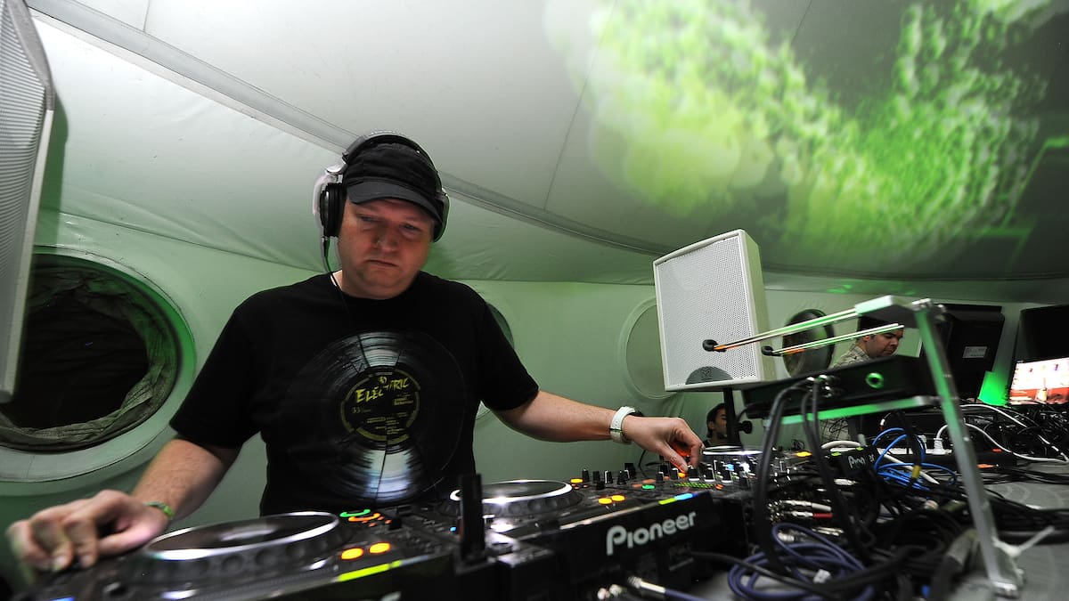 Quién era DJ Dan y qué le ha ocurrido: el icónico pionero de la Costa Oeste muere a los 57 años