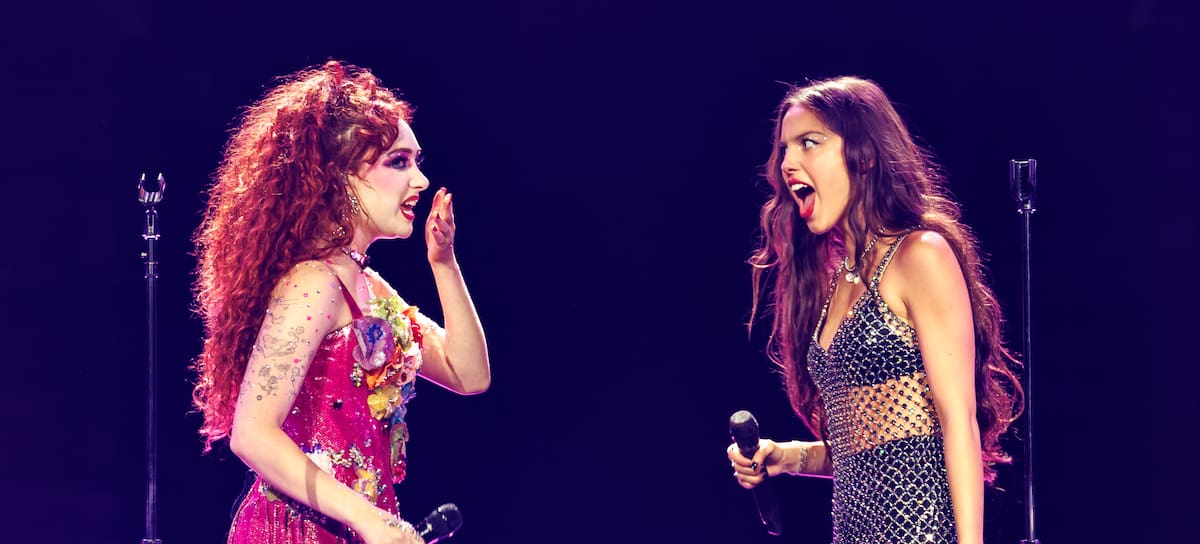 Chappell Roan y Olivia Rodrigo actúan en la gira mundial GUTS de Olivia Rodrigo en el Intuit Dome el 20 de agosto de 2024 en Los Ángeles, California.