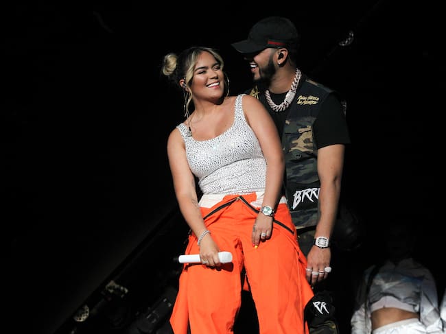 Karol G y Anuel AA actúan durante un concierto en la Arena Ciudad de México el 5 de abril de 2019 en Ciudad de México, México.