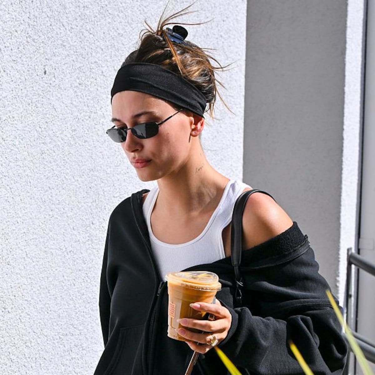 Hailey Bieber and Her Sexual Health Condition: What Are Ovarian Cysts and How to Identify Them?