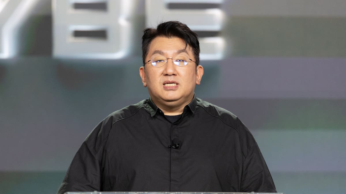 Ordenan arresto al empresario detrás de BTS: ¿Qué pasó?