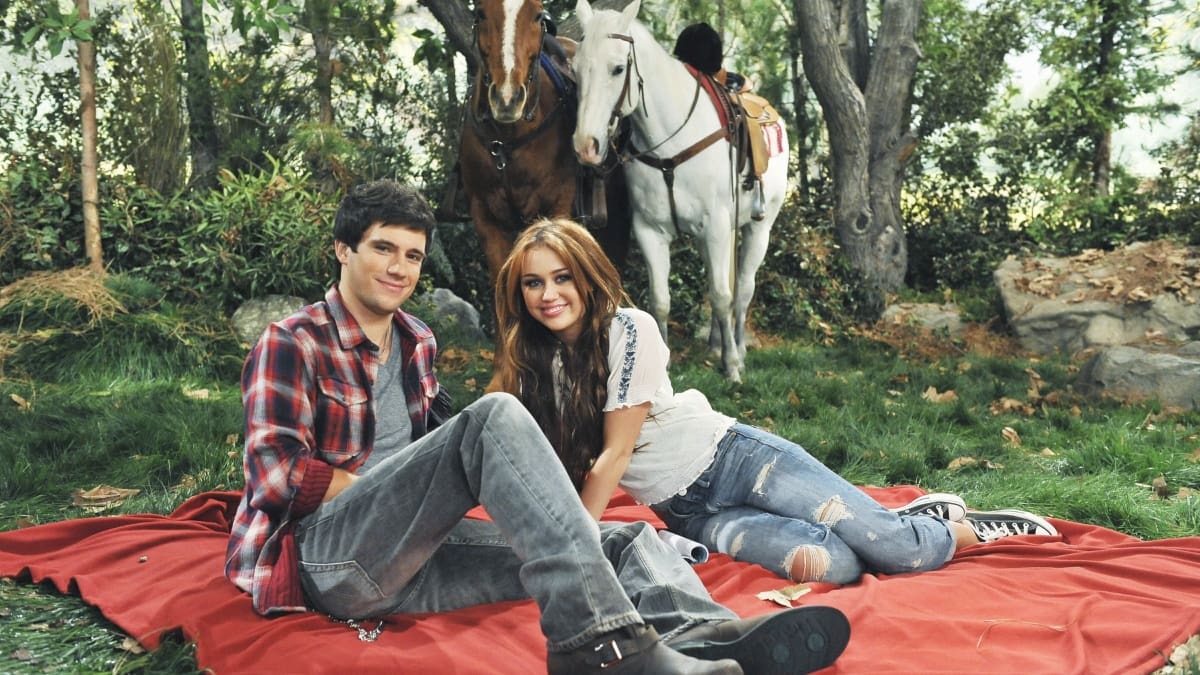 Así luce en la actualidad Jesse de ‘Hannah Montana’ ¿hace parte de la nueva película?